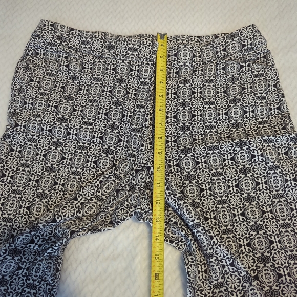 Chico's Pants Black White Zipper Pockets Cropped Ankle Stretch Size 1.5T… - Picture 7 of 8